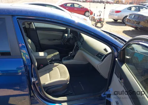 2018 Hyundai Elantra Value Edition z USA, uszkodzony, nr VIN 5NPD84LF7JH312130